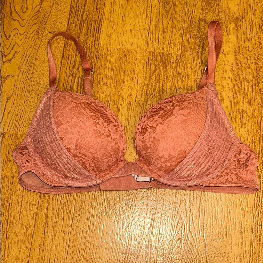 Lace Push-Up Bra in Pink